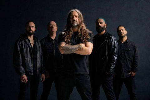 Os titãs do metal brasileiro EMINENCE retornam com o novo e impactante single “Silent March”