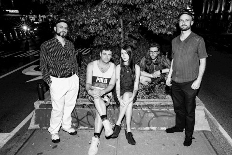 A banda de art rock nova-iorquina Ecce Shnak lança o novo single "Vincent"