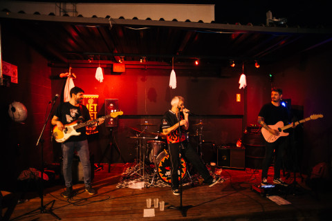 Jet Set leva punk, new wave, grunge e indie rock ao bar da cervejaria RuERA