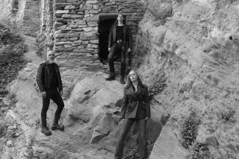 Owls Over Oaks revelam detalhes do álbum de estreia “OOO”