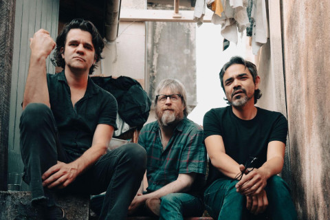 Riviera Gaz antecipa novo álbum com o single “Must Be”