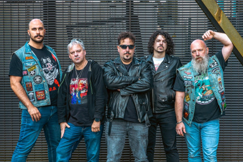 Urban Spine lançou seu álbum de estreia