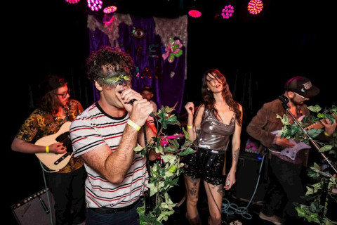 Ecce Shnak de Nova York e o DJ de classe mundial  Eskei83 lançam ' Jeremy, Utilitarian Sadboy (Kill Em Mix)'