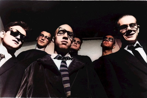 Os pioneiros escoceses dos anos 80, FINI TRIBE, lançam 'Me & My Shadow', destacando sua mais recente antologia