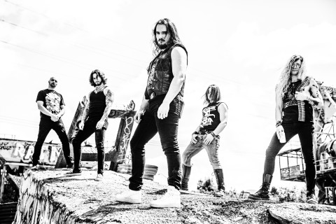 Os mestres do metal pesado sombrio SILVER TALON retornam com “Iron”