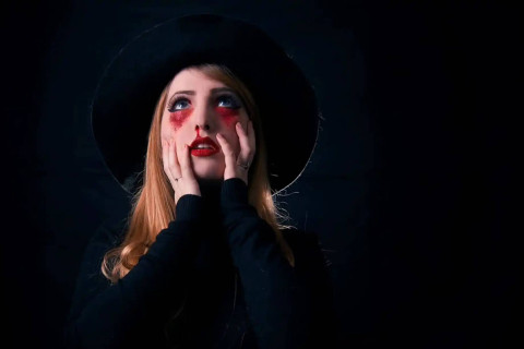 Amphettamine Lança Versão de "Romeo's Distress" e Mergulha na Essência do Deathrock