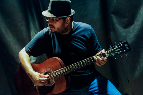 OHomemSó lança "Tamanho de um Rei", uma emocionante declaração de amor em forma de Folk