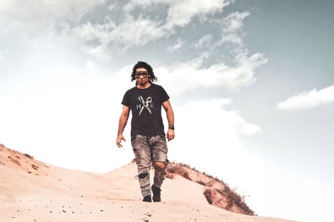 Illegal Mind lança "Good Morning Sunshine", single do próximo álbum "Nuclear Cockroach"