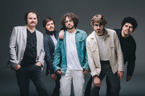 A Olívia rompe limites do rock brasileiro com novo álbum "Obrigado Por Perguntar"