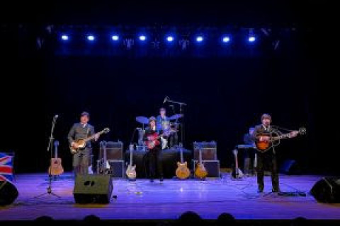 Shopping de Barueri celebra Dia dos Pais com show cover dos Beatles