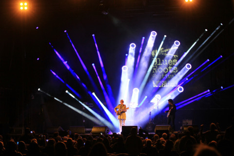 Nanda Moura lança o single "LOUCA", um manifesto rock-blues contra a caretice dos tempos atuais