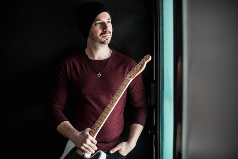 JON HARRIS continua sua série de guitarra com a nova performance "Entitled" do seu mais recente álbum "Parallel Heart", já disponível!