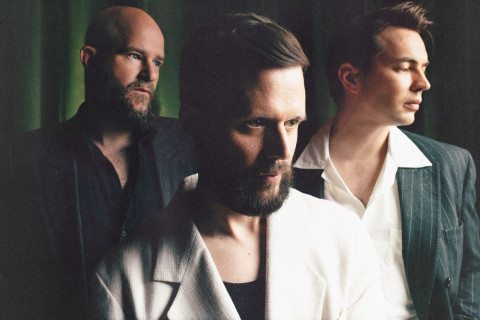 White Lies lança o single inédito "Nothing On Me"