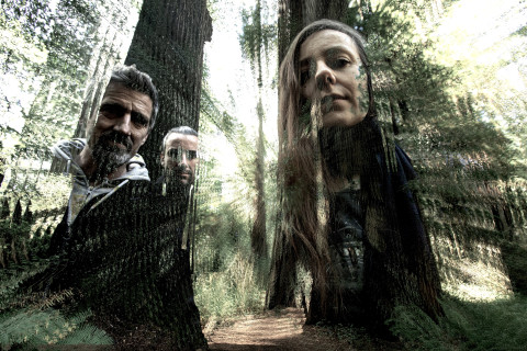 O trio suíço de noise-rock/indus/post-punk/psych torpedo transmitiu novo álbum (Parte II).