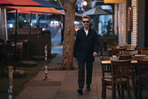 EELS lança duas novas faixas, "All Forgotten" e "I'm On Standby"