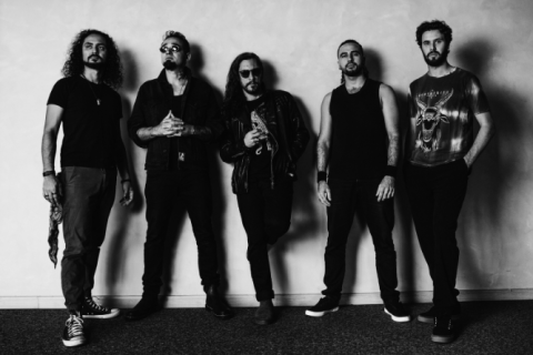 Seeker Becomes Seer lança o EP "500 Years" como alternativa orgânica ao metal genérico que inunda o mainstream