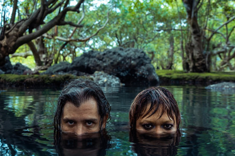 AlphaWhores  lança vídeo/single de "Beautiful Music, Awful Person" e inicia pré-venda de novo álbum