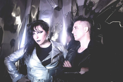 A dupla de synthwave de Los Angeles, LUCKYANDLOVE, lança 'I Am Human', uma prévia do novo álbum