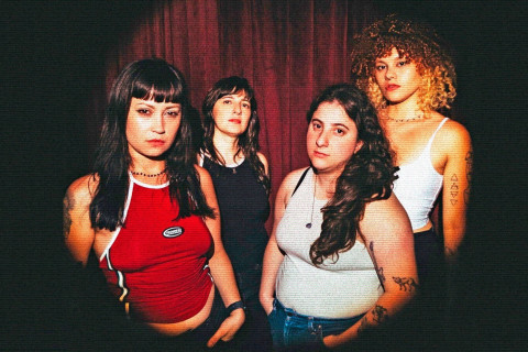 Quarteto feminino, VELMAS, une grunge, rock anos 70 e dream pop em novo single "Queda Livre"