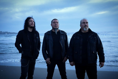 O power trio In-Ad HomineM lança seu primeiro LP: "Between Fire and Shadows"