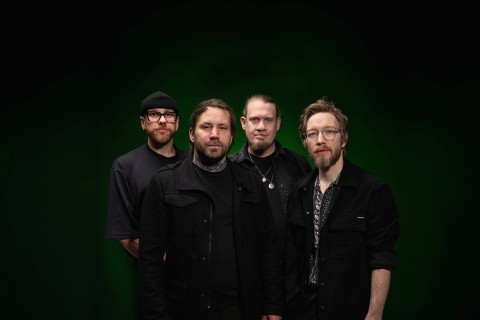 Our Ceasing Voice revela novo single e videoclipe "The Man You Wanted Me To Be"