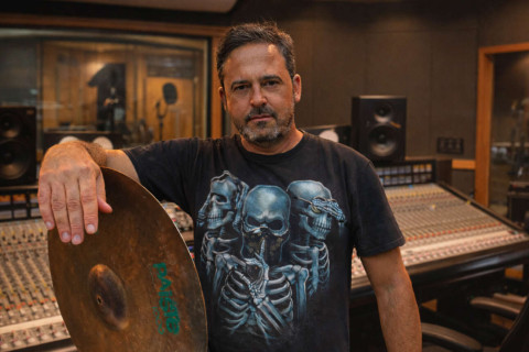 ZEBA estreia em carreira solo com álbum 'New Old Ones'