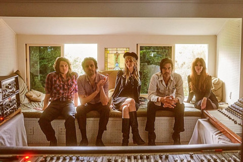 Os Davidians de Stevenson Ranch retornam com o radiante single 'Love, Light, Beauty & Truth'