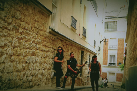 Tela Vazia Lança Videoclipe de "Vibra", Gravado em Turnê Europeia