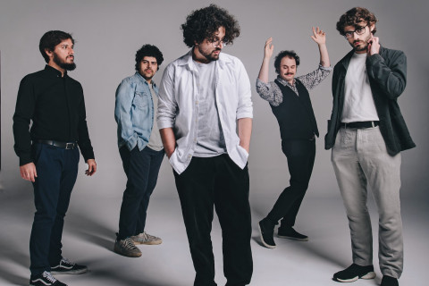 Em turnê na Argentina, a banda de rock brasileiro Olívia anuncia novo álbum com single "Ensaio Aberto"