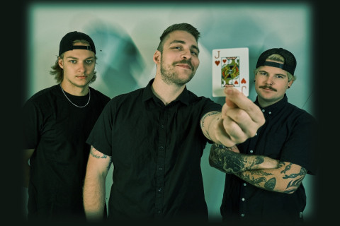 Banda suíça de skatepunk Must Be Wrong lança novo álbum "Fools Paradise"