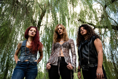 DUNE AURORA anuncia álbum de estreia “Ice Age Desert” + lança novo single e vídeo “Crocodile”