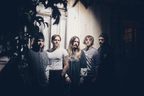 BAD LUV lança novo single "FURACÃO", um grito de fúria e sobrevivência
