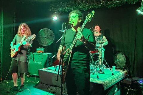 Ember Brick leva o peso do Stoner/Doom Metal brasileiro para uma extensa turnê pela Europa