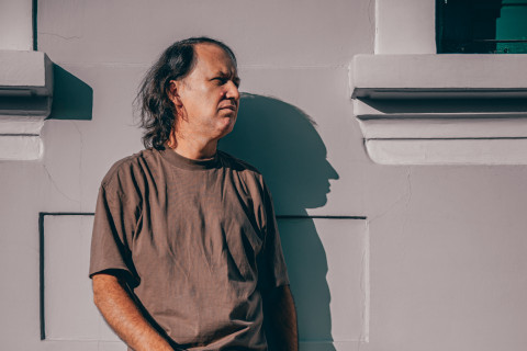 Gilsons Band lança "Inquietude": Uma crônica sonora sobre a insônia e o peso da realidade