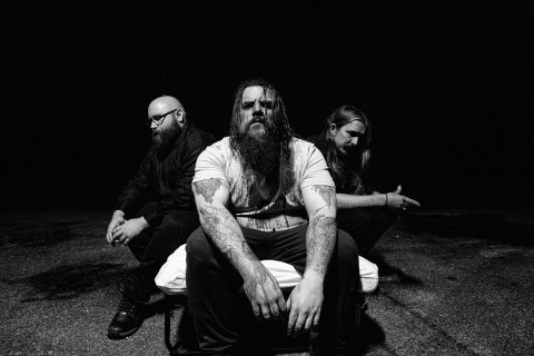 THE RETICENT confronta a saúde mental com o novo vídeo "The Scorn"