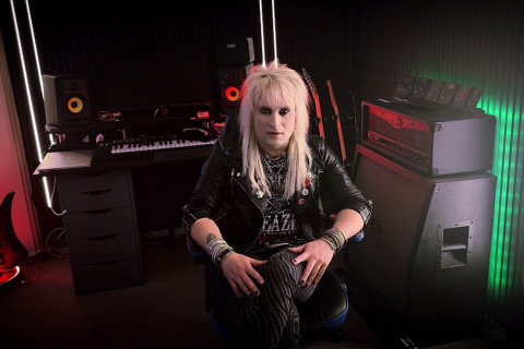 5 TO ROCK: Chris Young (Crashdïet, Midnight Danger) entre o glam e o synthwave