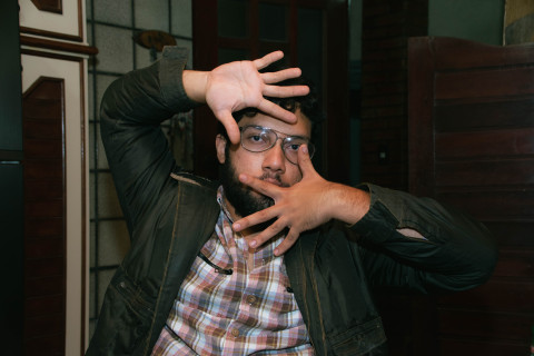 Sergio Sacra mostra rock cru emotivo em 'Meu Maior Fardo é Você
