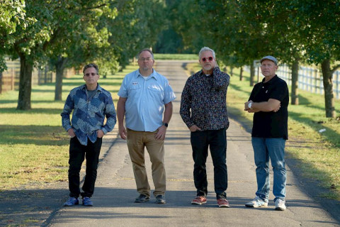 The Melancholy Kings, de Nova Jersey, anuncia o single "Victoria", uma prévia do segundo álbum