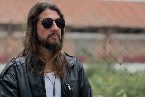 Mario Kohn surpreende com mensagem de empoderamento em seu videoclipe para "All The Bad Things Are Gone"