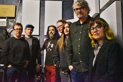 Tombstones In Their Eyes lançam a joia sombria 'You Never Have to Love Me'