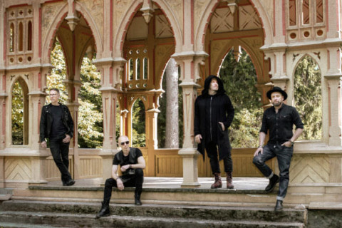 Três décadas de heavy metal finlandês se encontram na nova música de Salava