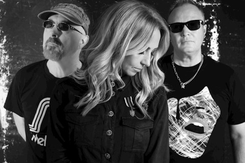 Tiny Magnetic Pets encontram seu rumo em 'Lost My Guiding Light (Again)', anunciando o EP 'Astralux'.