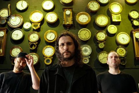 MAD SNEAKS transforma a dor em libertação e dá voz a talentos alternativos no clipe de "Dirty Blood"