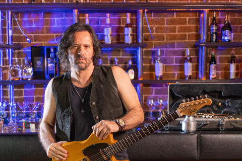 Ivan Busic celebra suas raízes na cativante balada "My Blues and You"