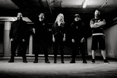 O novo single da banda GODFALL, de Calgary, "Default", aborda o esgotamento moderno e a vida no piloto automático!
