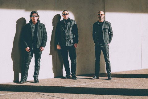 Deardarkhead, de Nova Jersey, apresenta 'Letting Go' com participação de Joe McGinty, uma prévia de 'The Pendulum Swings'