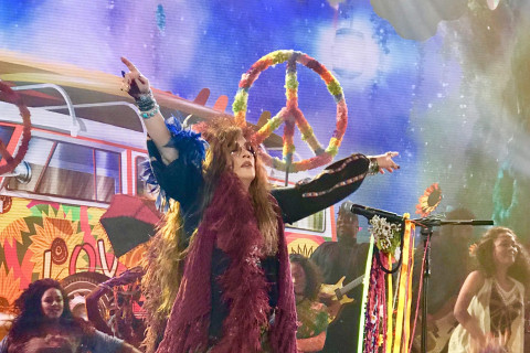 Helga Nemëtik canta Janis Joplin no Circuito Cultural Ticket em São Paulo