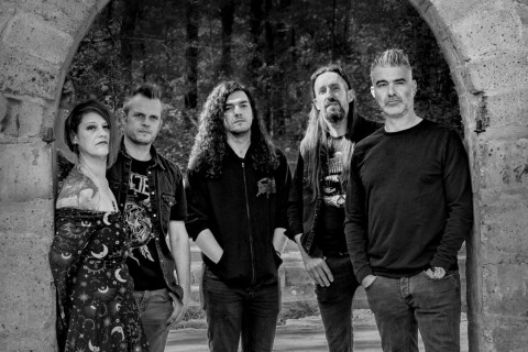 A banda belga de metal Echoes of a Dying World lança de forma independente um novo single/vídeo.