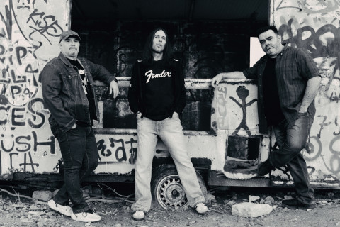 A banda de stoner rock pesado FUZZING NATION, de Atenas, revela todos os detalhes do álbum e lança o novo single “Mothertruck”.