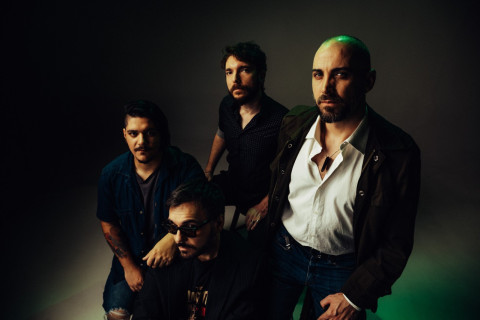 Combinando peso e sensibilidade, Tokyo Drive, lança o aguardado álbum "Burnout Season"